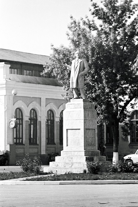 r001 007
