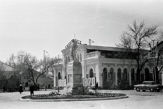 r001 186